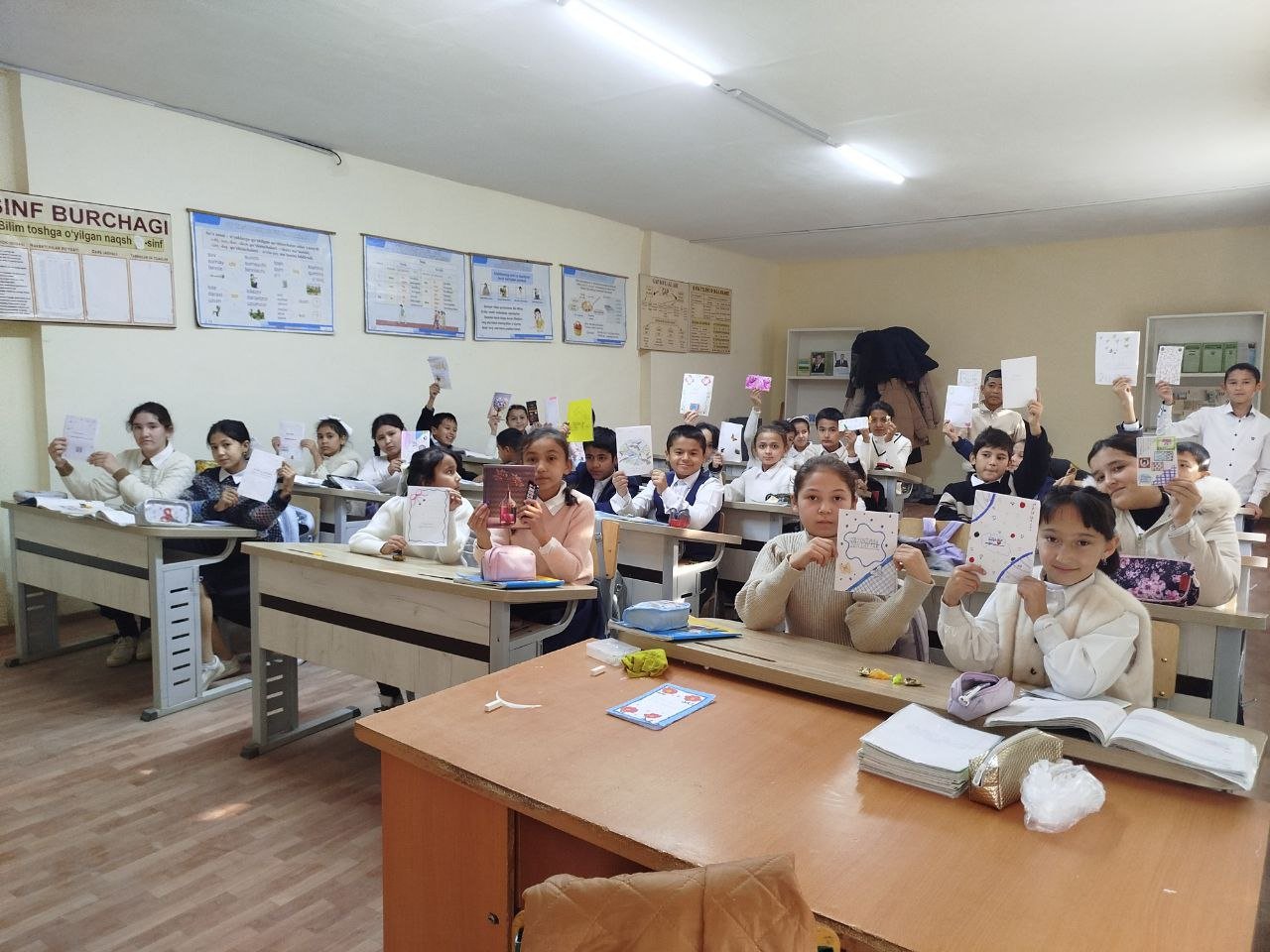 5-sinfda ona tili fanidan "O'rtog'imga yon daftarcha" taqdimotini taqdirlash tadbiri bo'lib o'tdi.